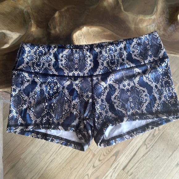 FLEO Python Shorts - Picture 2 of 5